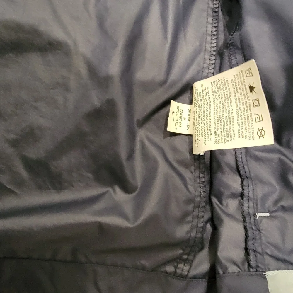 Nike Women's Track and Field NT/F Jacket Windbreaker Running Medium 724097-451‎
